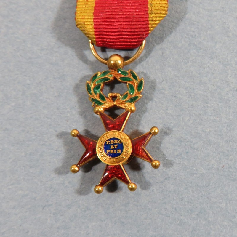 VATICAN REDUCTION EN OR DE LA MEDAILLE DE CHEVALIER DE L'ORDRE DE SAINT GREGOIRE LE GRAND ORDER MEDAL °