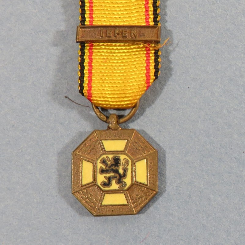 BELGIQUE REDUCTION DE LA MEDAILLE DES TROIS CITES AVEC BARRETTES IPER POUR LA VILLE D'YPRES GUERRE 1914 1918 °