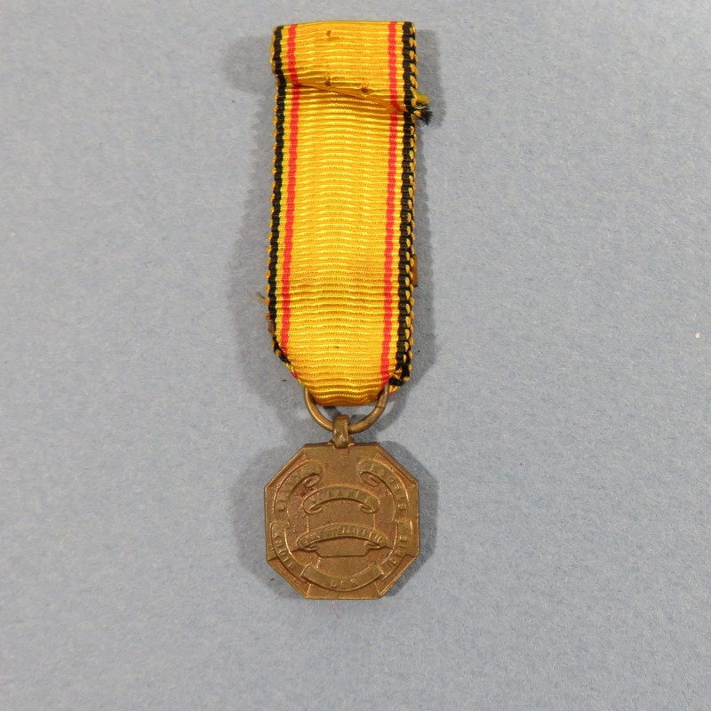 BELGIQUE REDUCTION DE LA MEDAILLE DES TROIS CITES AVEC BARRETTES IPER POUR LA VILLE D'YPRES GUERRE 1914 1918 °