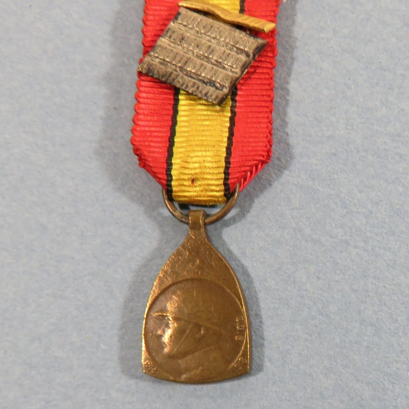 BELGIQUE REDUCTION DE LA MEDAILLE COMMEMORATIVE DE LA GUERRE 1914 1918 AVEC BARRETTES °