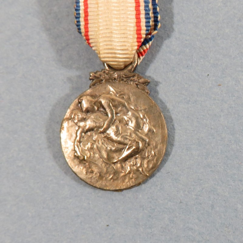 FRANCE REDUCTION DE LA MEDAILLE CLASSE ARGENT DE LA RECONNAISSANCE FRANCAISE PREMIER TYPE AVEC ETOILE