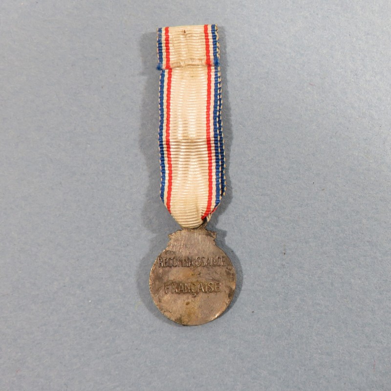 FRANCE REDUCTION DE LA MEDAILLE CLASSE ARGENT DE LA RECONNAISSANCE FRANCAISE PREMIER TYPE AVEC ETOILE