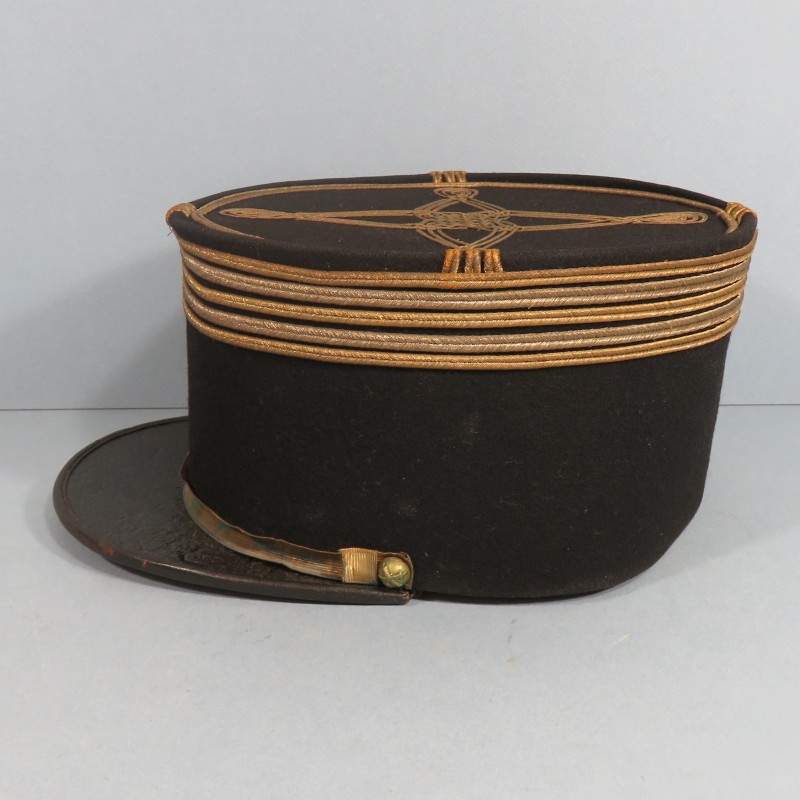 ENSEMBLE D'UN LIEUTENANT-COLONEL DU SERVICE DES POUDRES 1940 1950 KEPI EPAULETTES ET CEINTURON 1931 EPAULETTES GRADES ET CALOTS