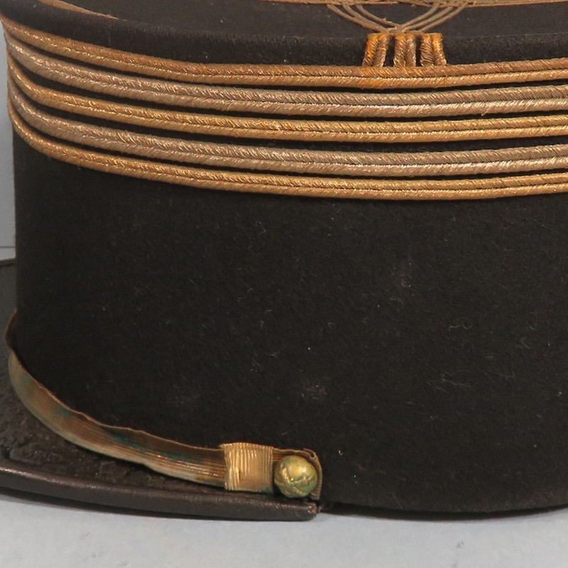 ENSEMBLE D'UN LIEUTENANT-COLONEL DU SERVICE DES POUDRES 1940 1950 KEPI EPAULETTES ET CEINTURON 1931 EPAULETTES GRADES ET CALOTS