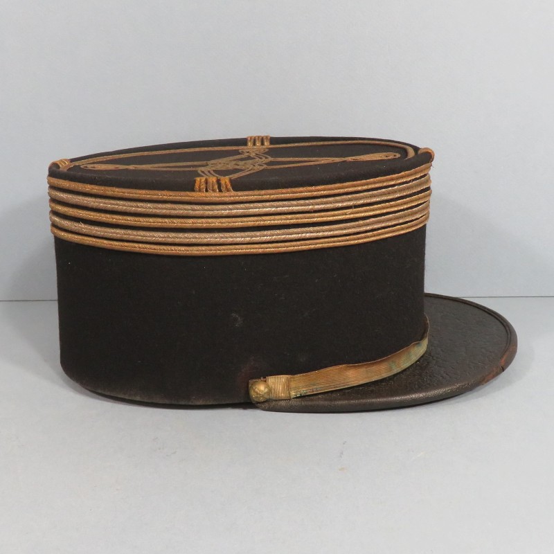 ENSEMBLE D'UN LIEUTENANT-COLONEL DU SERVICE DES POUDRES 1940 1950 KEPI EPAULETTES ET CEINTURON 1931 EPAULETTES GRADES ET CALOTS