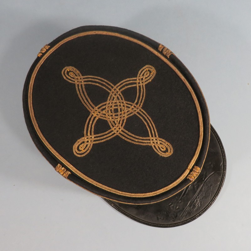 KEPI D'OFFICIER LIEUTENANT-COLONEL DE TYPE ARTILLERIE ET SERVICE DES POUDRES MODELE 1919-1931