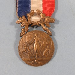 FRANCE MEDAILLE D'HONNEUR POUR ACTE DE COURAGE ET DEVOUEMENT MODELE 4 ET 5 ème REPUBLIQUE MINISTERE DE L'INTERIEUR CLASSE BRONZE