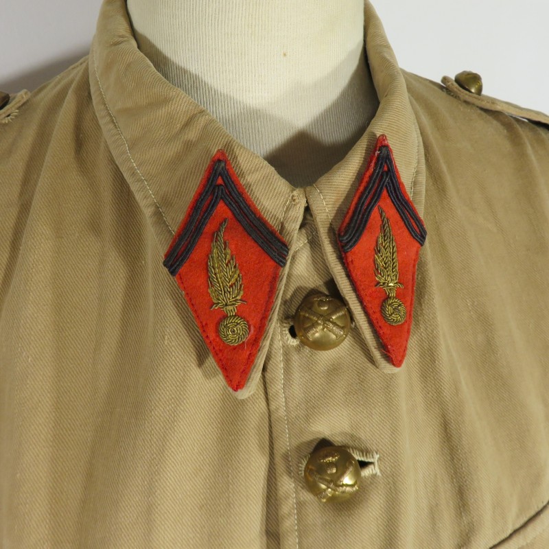 VESTE D'UNIFORME D'OFFICIER MODELE 1920 /29 ETAT MAJOR D'UN REGIMENT D'ARTILLERIE COULEUR BEIGE SABLE