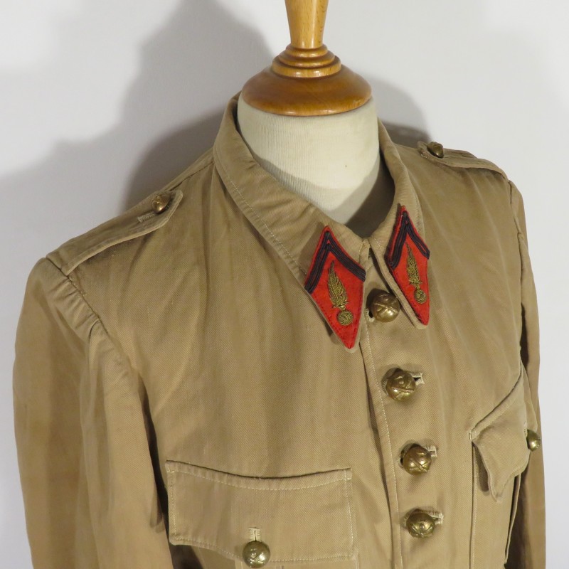 VESTE D'UNIFORME D'OFFICIER MODELE 1920 /29 ETAT MAJOR D'UN REGIMENT D'ARTILLERIE COULEUR BEIGE SABLE