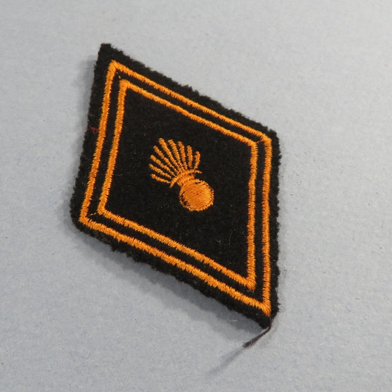 INSIGNE LOSANGE MODELE 1945 DU BETAP REGIMENT DE CHASSEURS PARACHUTISTES 1956 1961