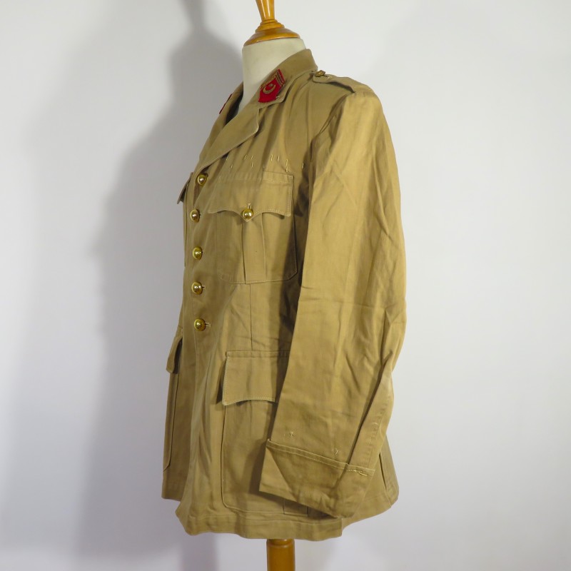 VESTE D'UNIFORME D'OFFICIER MODELE 1939 TROUPES SAHARIENNES ET SECTIONS ADMINISTRATIVES SPECIALISEES COULEUR BEIGE SABLE SAHARA