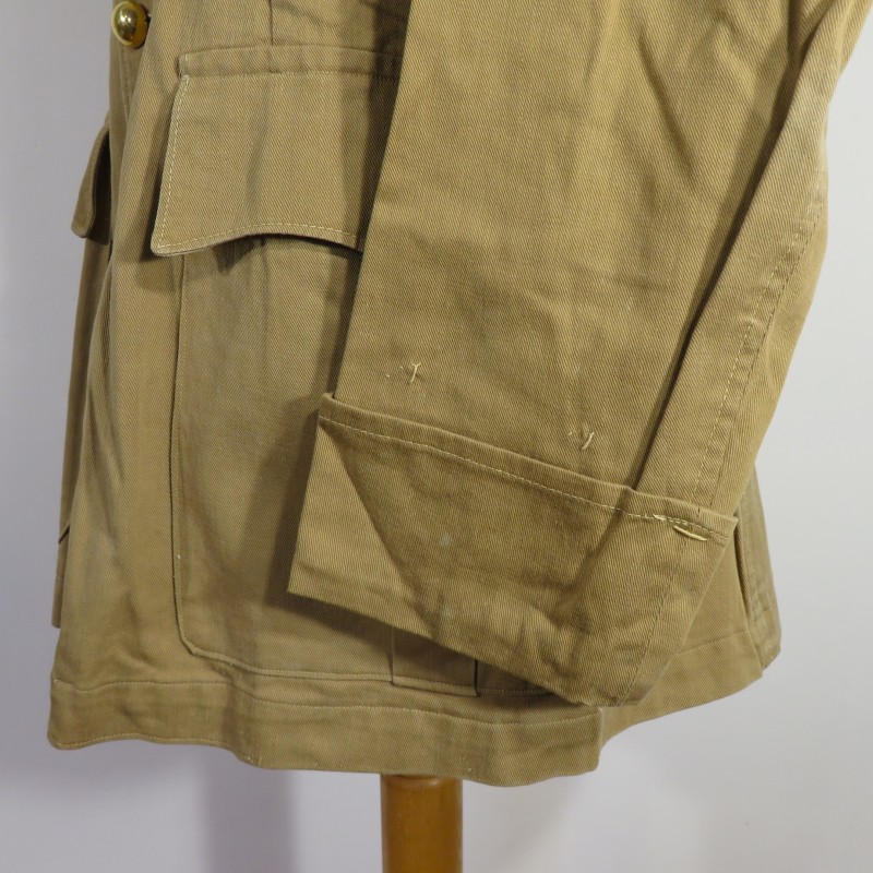 VESTE D'UNIFORME D'OFFICIER MODELE 1939 TROUPES SAHARIENNES ET SECTIONS ADMINISTRATIVES SPECIALISEES COULEUR BEIGE SABLE SAHARA