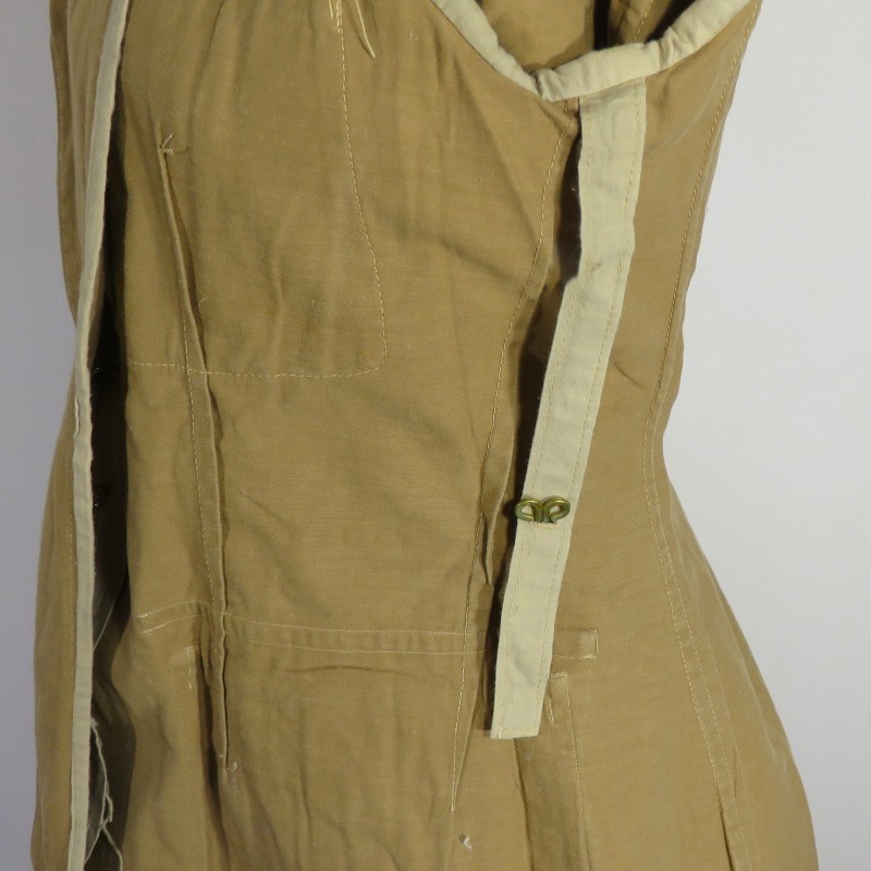 VESTE D'UNIFORME D'OFFICIER MODELE 1939 TROUPES SAHARIENNES ET SECTIONS ADMINISTRATIVES SPECIALISEES COULEUR BEIGE SABLE SAHARA