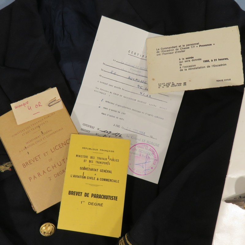 ENSEMBLE D'UN PILOTE DE MIRAGE III E DECEDE EN MISSION ET BREVET PARACHUTISTE INSIGNE ET PAPIERS ET SON UNIFORME DELFOSSE B