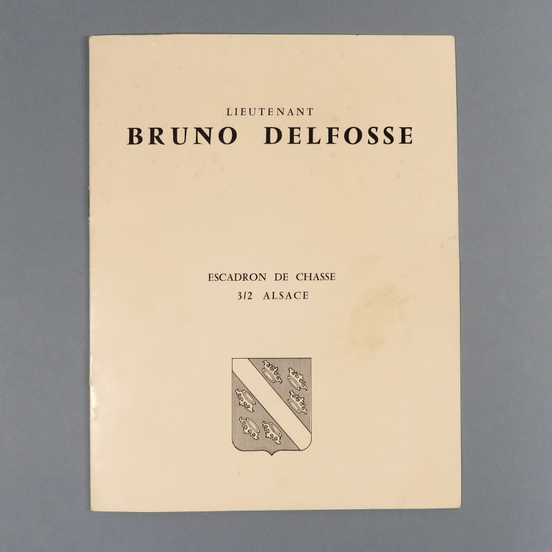 ENSEMBLE D'UN PILOTE DE MIRAGE III E DECEDE EN MISSION ET BREVET PARACHUTISTE INSIGNE ET PAPIERS ET SON UNIFORME DELFOSSE B