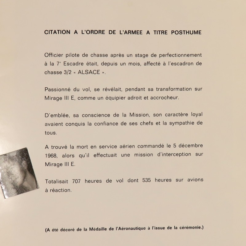 ENSEMBLE D'UN PILOTE DE MIRAGE III E DECEDE EN MISSION ET BREVET PARACHUTISTE INSIGNE ET PAPIERS ET SON UNIFORME DELFOSSE B