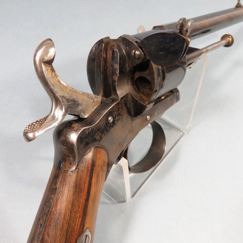 BEAU REVOLVER REGLEMENTAIRE DE CALIBRE 9 mm A BROCHE DE TYPE LEFAUCHEUX FABRICATION LIEGE VERS 1860 - 1880