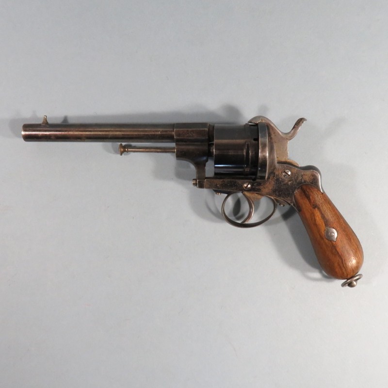 BEAU REVOLVER REGLEMENTAIRE DE CALIBRE 9 mm A BROCHE DE TYPE LEFAUCHEUX FABRICATION LIEGE VERS 1860 - 1880