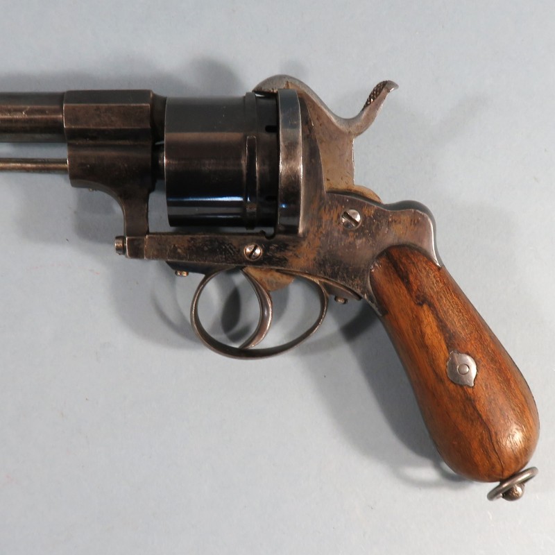 BEAU REVOLVER REGLEMENTAIRE DE CALIBRE 9 mm A BROCHE DE TYPE LEFAUCHEUX FABRICATION LIEGE VERS 1860 - 1880