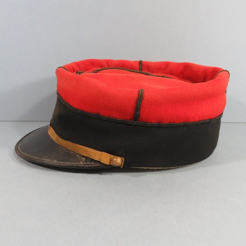 SUPERBE KEPI DE SOUS OFFICIER DU 117 ème REGIMENT D'INFANTERIE DE LIGNE MODELE 1884 CHIFFRES BRODES ROUGES TAILLE 56