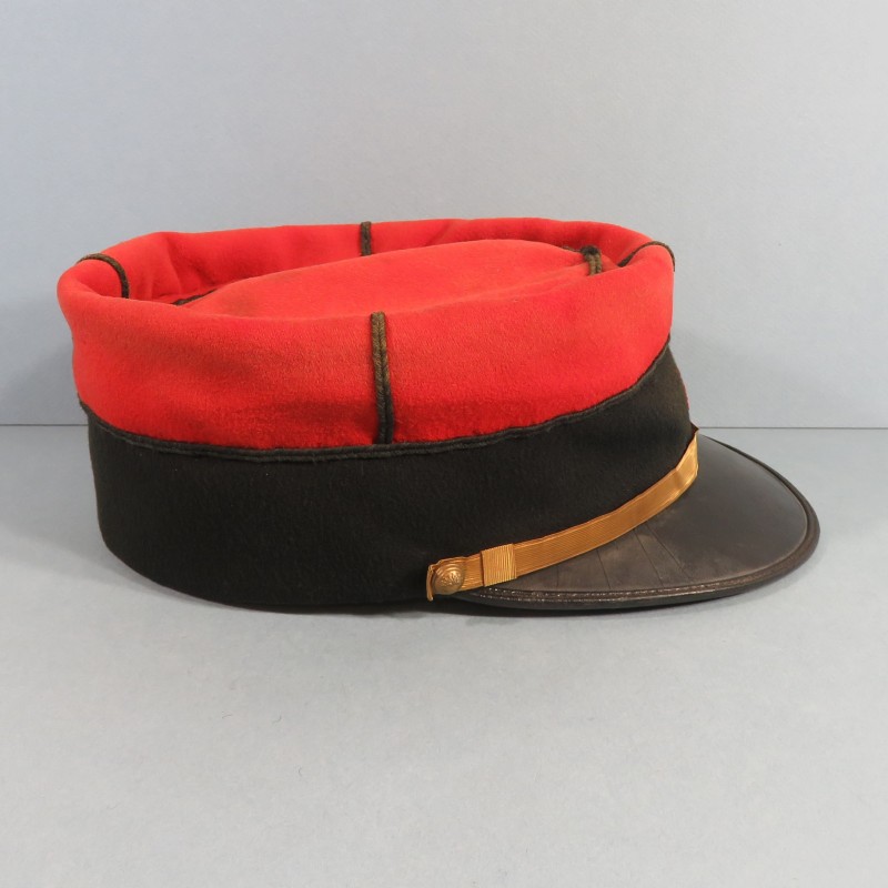 SUPERBE KEPI DE SOUS OFFICIER DU 117 ème REGIMENT D'INFANTERIE DE LIGNE MODELE 1884 CHIFFRES BRODES ROUGES TAILLE 56