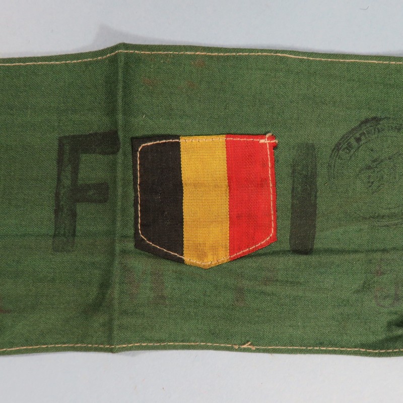 ENSEMBLE DE 2 BRASSARDS BELGES DE LA RESISTANCE FRONT DE L'INDEPENDANCE TAMPONNE ET BRASSARD AUX COULEURS NATIONALES EN RAYONNE