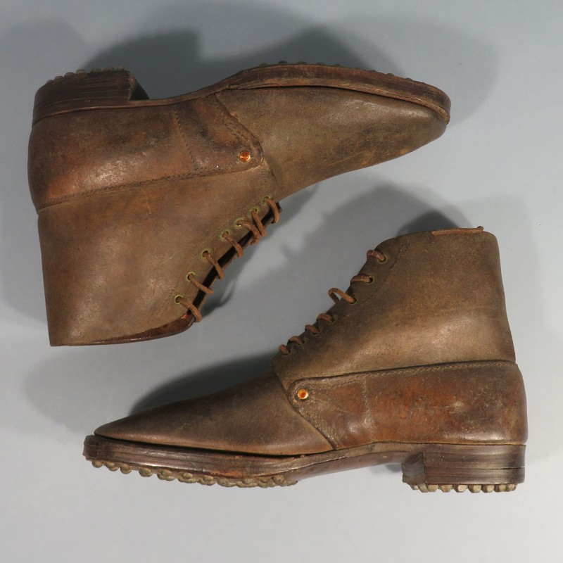 BRODEQUINS CHAUSSURES MILITAIRE EN CUIR MODELE 1917 TOUTES ARMES DATEES 1931 GRANDE TAILLE 29/2 44