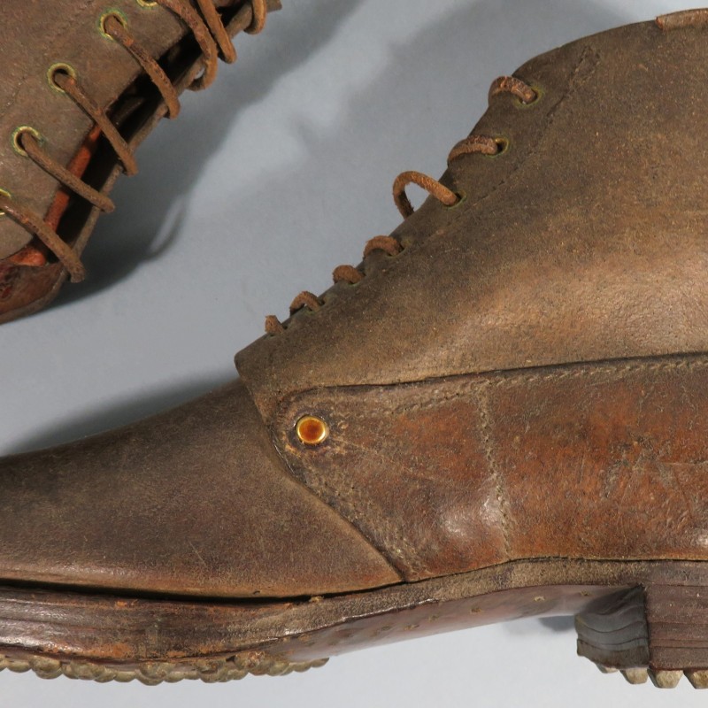 BRODEQUINS CHAUSSURES MILITAIRE EN CUIR MODELE 1917 TOUTES ARMES DATEES 1931 GRANDE TAILLE 29/2 44