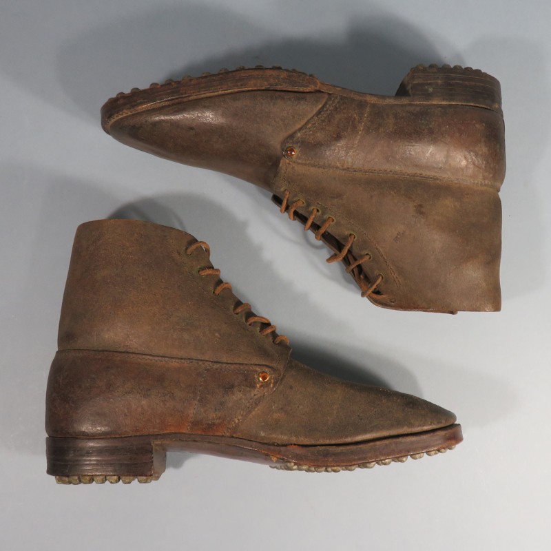 BRODEQUINS CHAUSSURES MILITAIRE EN CUIR MODELE 1917 TOUTES ARMES DATEES 1931 GRANDE TAILLE 29/2 44