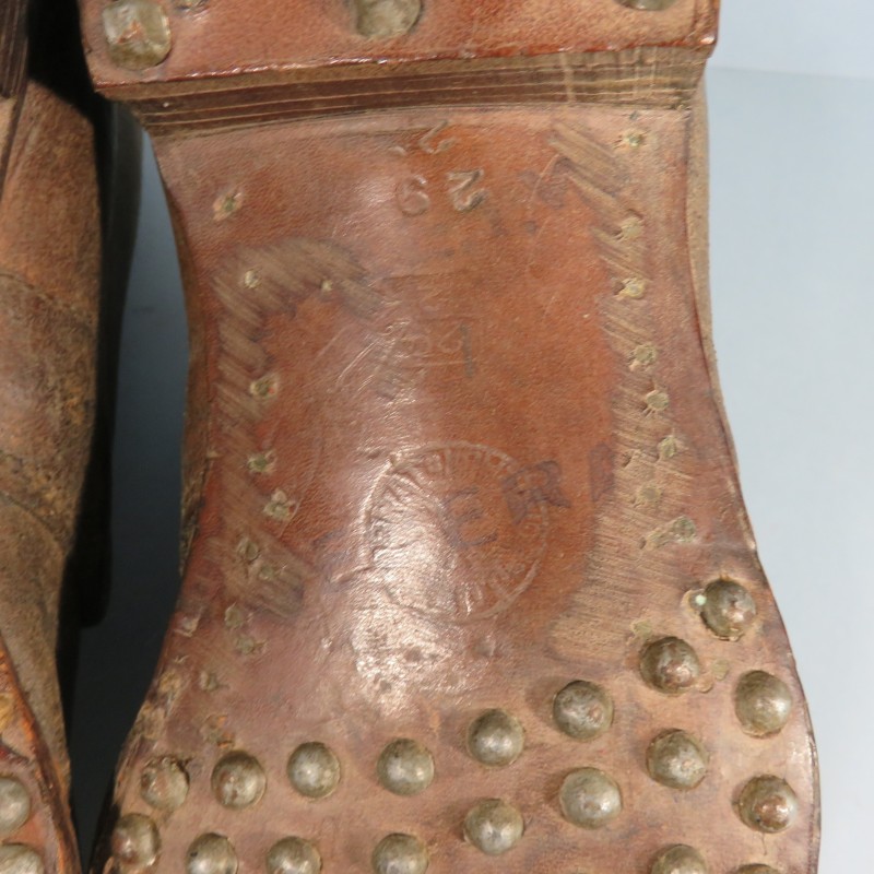 BRODEQUINS CHAUSSURES MILITAIRE EN CUIR MODELE 1917 TOUTES ARMES DATEES 1931 GRANDE TAILLE 29/2 44