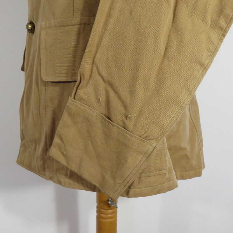 VESTE D'UNIFORME COULEUR SABLE POUR OFFICIER MODELE 1939 ARTILLERIE COLONIALE OU D'AFRIQUE QUASI NEUVE DE STOCK