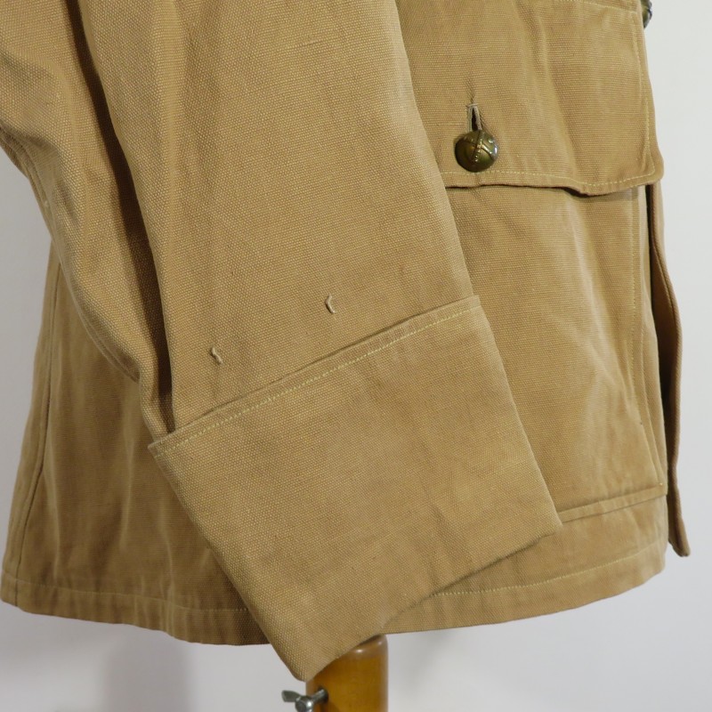 VESTE D'UNIFORME COULEUR SABLE POUR OFFICIER MODELE 1939 ARTILLERIE COLONIALE OU D'AFRIQUE QUASI NEUVE DE STOCK