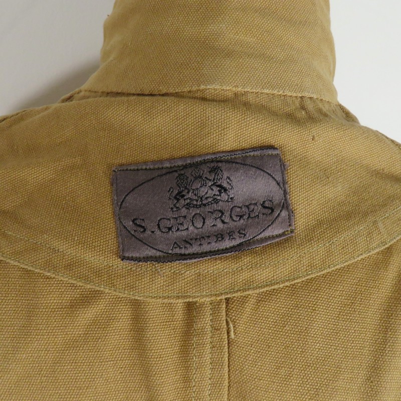 VESTE D'UNIFORME COULEUR SABLE POUR OFFICIER MODELE 1939 ARTILLERIE COLONIALE OU D'AFRIQUE QUASI NEUVE DE STOCK