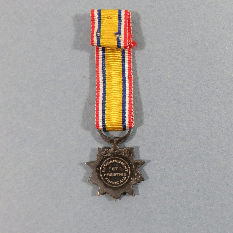 FRANCE REDUCTION DE LA MEDAILLE DU RAYONNEMENT ET PRESTIGE DE LA FRANCE ARGENT POINCONNEE °