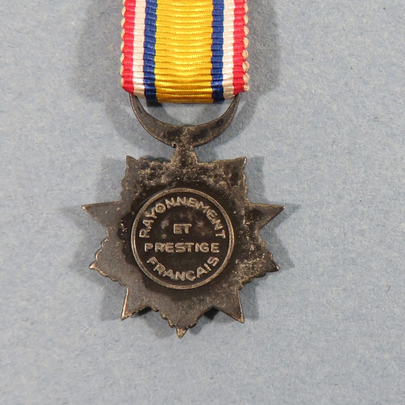 FRANCE REDUCTION DE LA MEDAILLE DU RAYONNEMENT ET PRESTIGE DE LA FRANCE ARGENT POINCONNEE °