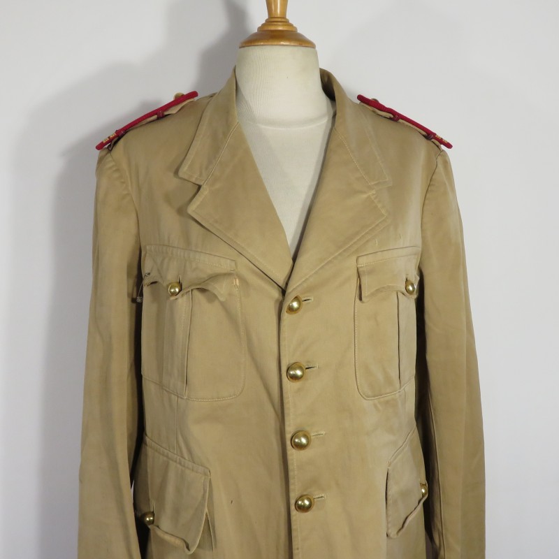 VESTE D'UNIFORME COULEUR SABLE POUR OFFICIER MODELE 1939 SPAHIS TROUPE COLONIALE OU D'AFRIQUE CAVALERIE ANNEES 1950