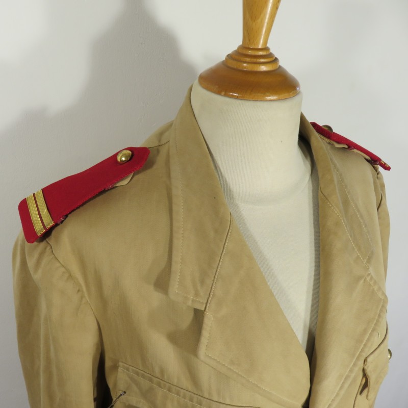 VESTE D'UNIFORME COULEUR SABLE POUR OFFICIER MODELE 1939 SPAHIS TROUPE COLONIALE OU D'AFRIQUE CAVALERIE ANNEES 1950