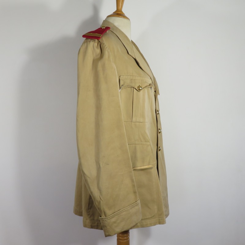 VESTE D'UNIFORME COULEUR SABLE POUR OFFICIER MODELE 1939 SPAHIS TROUPE COLONIALE OU D'AFRIQUE CAVALERIE ANNEES 1950