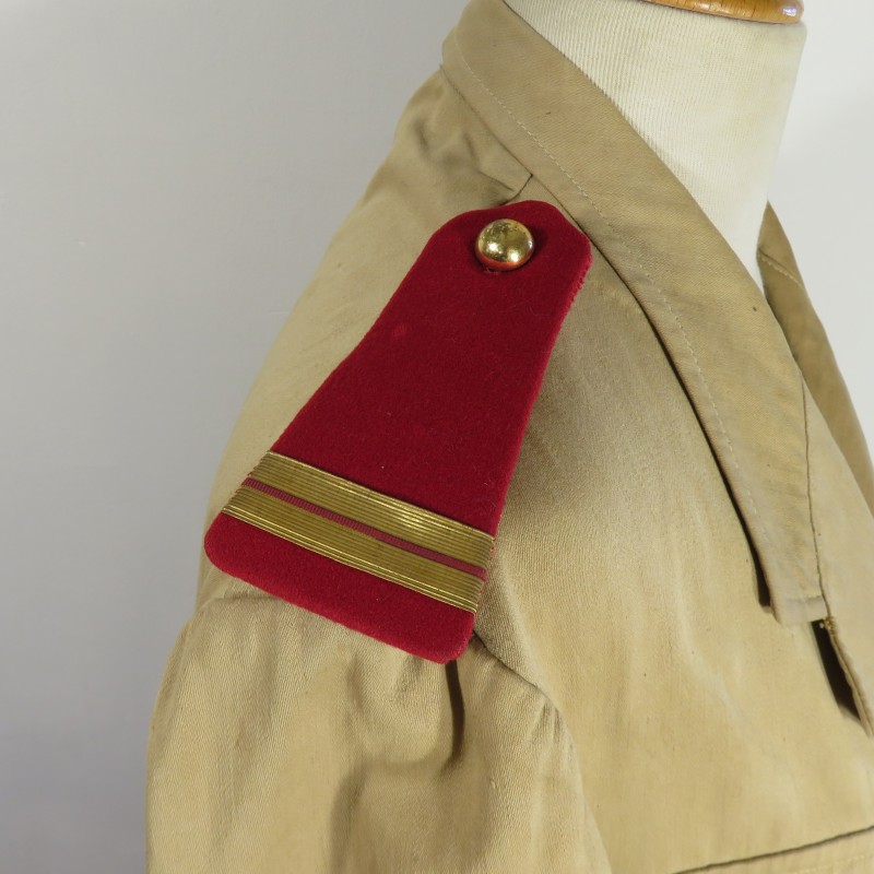 VESTE D'UNIFORME COULEUR SABLE POUR OFFICIER MODELE 1939 SPAHIS TROUPE COLONIALE OU D'AFRIQUE CAVALERIE ANNEES 1950