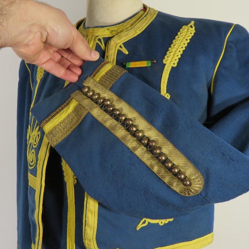 BOLERO ET GILET D'UNIFORME DE TIRAILLEUR ALGERIEN POUR UN SOUS OFFICIER TOMBEAU BLANC DU 2 ème REGIMENT RTA ANNEES 1930 1940