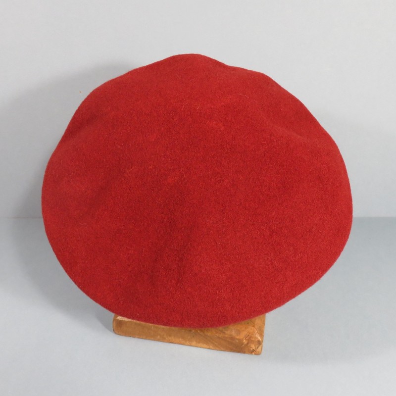 BERET ROUGE PARACHUTISTES TAILLE 54 FABRICATION ANNEES 1980 MODELE F1 1989 INSIGNE DRAGO NOISIEL