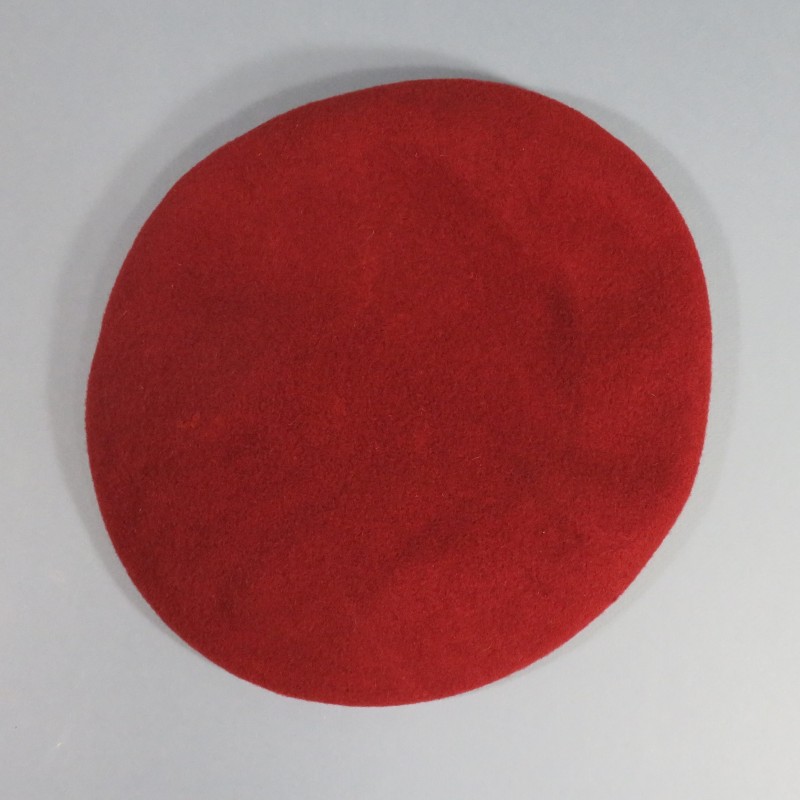 BERET ROUGE PARACHUTISTES TAILLE 54 FABRICATION ANNEES 1980 MODELE F1 1989 INSIGNE DRAGO NOISIEL