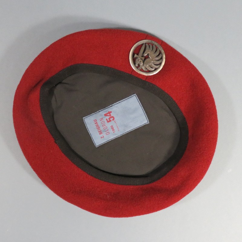 BERET ROUGE PARACHUTISTES TAILLE 54 FABRICATION ANNEES 1980 MODELE F1 1989 INSIGNE DRAGO NOISIEL