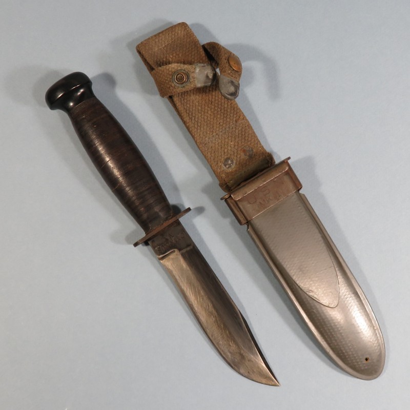 COUTEAU DE GI USN CAMILLUS N.Y. MK1 U.S.N. MARK I NAVY SECONDE GUERRE ETUI VICTORY PLASTICS BMCO NORD 6804