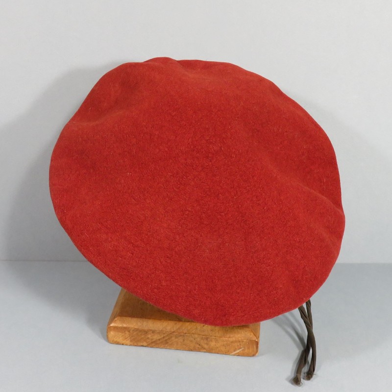 BERET ROUGE PARACHUTISTES TAP MODELE 1953 DATE 1969 TAILLE 56 INSIGNE DRAGO PARIS ROMAINVILLE