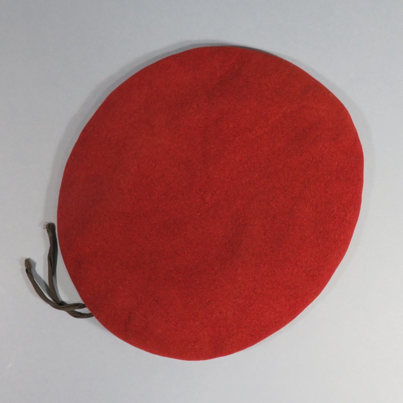 BERET ROUGE PARACHUTISTES TAP MODELE 1953 DATE 1969 TAILLE 56 INSIGNE DRAGO PARIS ROMAINVILLE