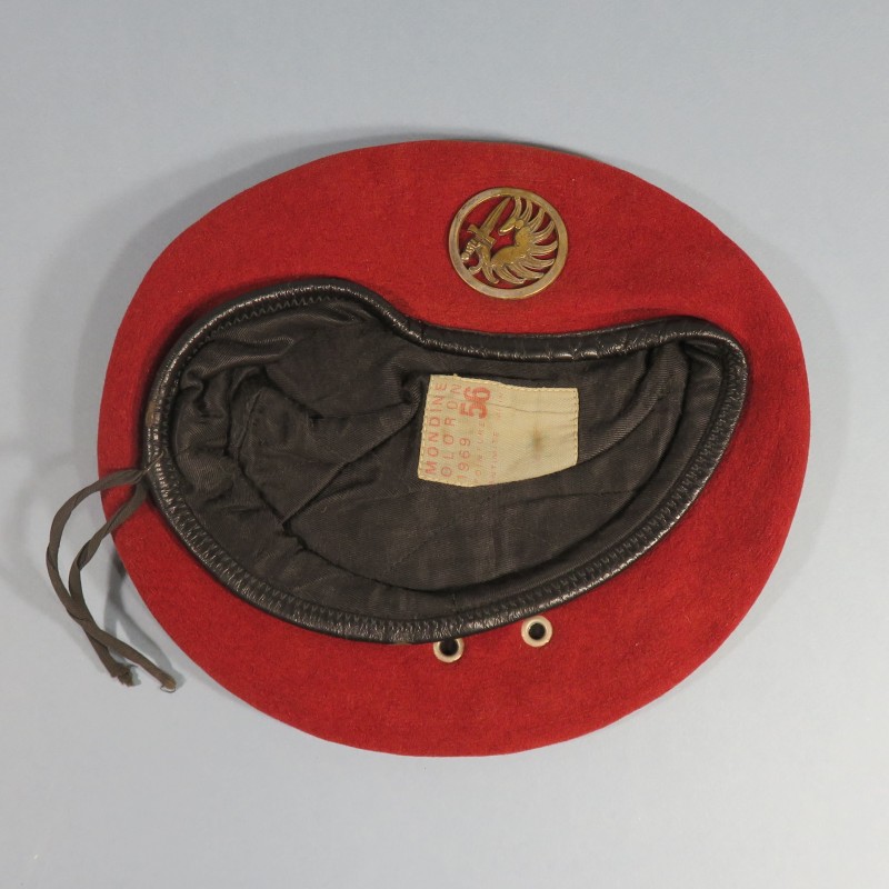 BERET ROUGE PARACHUTISTES TAP MODELE 1953 DATE 1969 TAILLE 56 INSIGNE DRAGO PARIS ROMAINVILLE