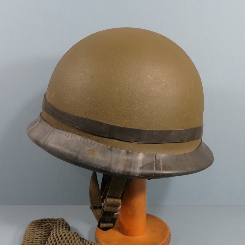 CASQUE FRANCAIS MODELE 1951 CASQUE LOURD DATE 1953 ET LINER RADIO-CHAR  1951 LEGION ETRANGERE ET FILET CAMOUFLAGE