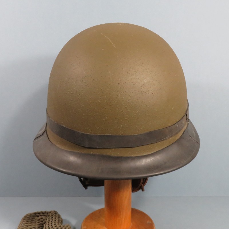 CASQUE FRANCAIS MODELE 1951 CASQUE LOURD DATE 1953 ET LINER RADIO-CHAR  1951 LEGION ETRANGERE ET FILET CAMOUFLAGE