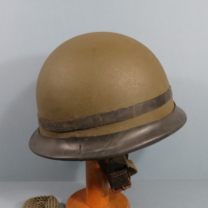 CASQUE FRANCAIS MODELE 1951 CASQUE LOURD DATE 1953 ET LINER RADIO-CHAR  1951 LEGION ETRANGERE ET FILET CAMOUFLAGE